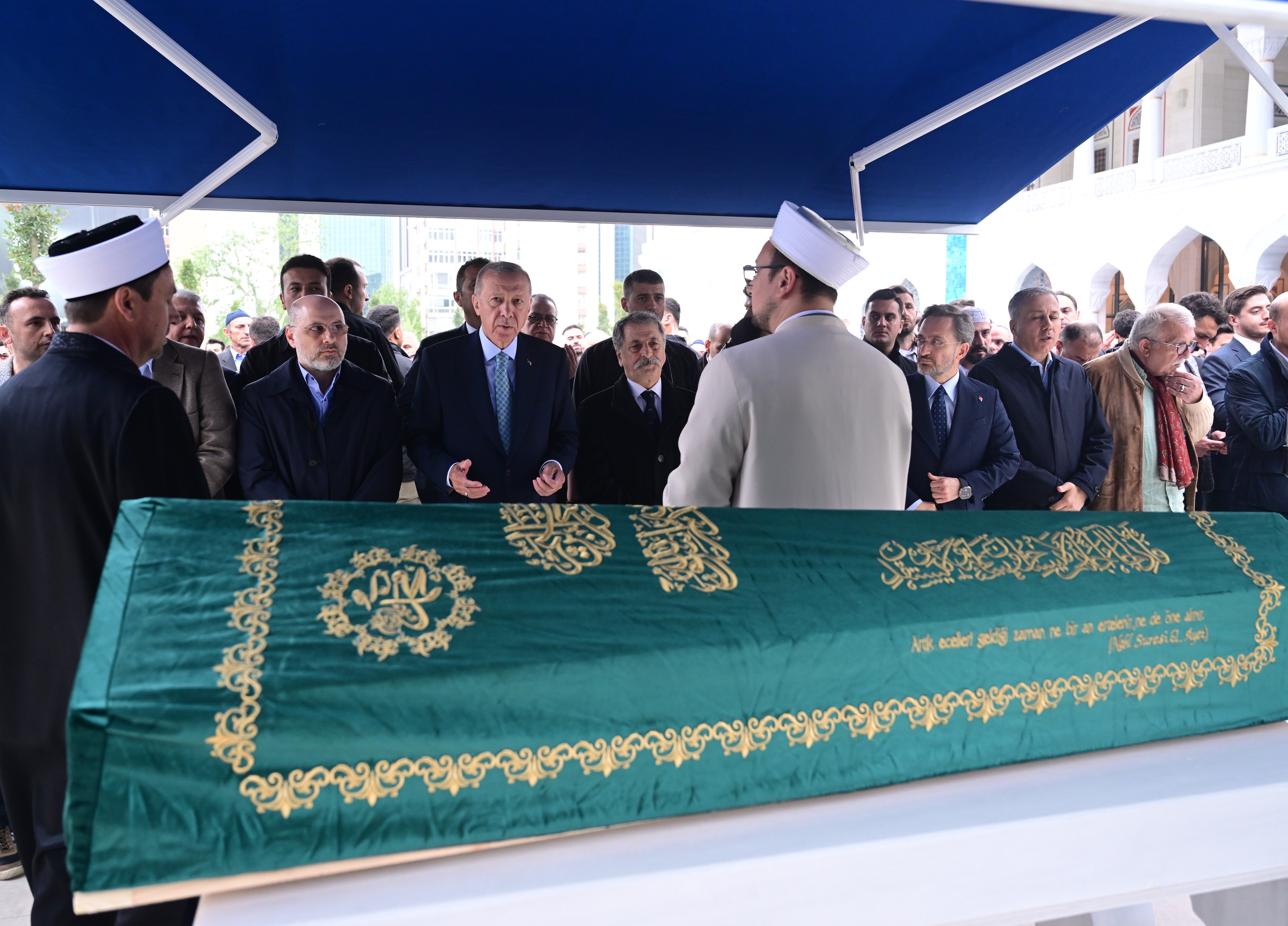 Erdoğan, Sabah yazarı Engin Ardıç'ın cenazesine katıldı - Resim : 1