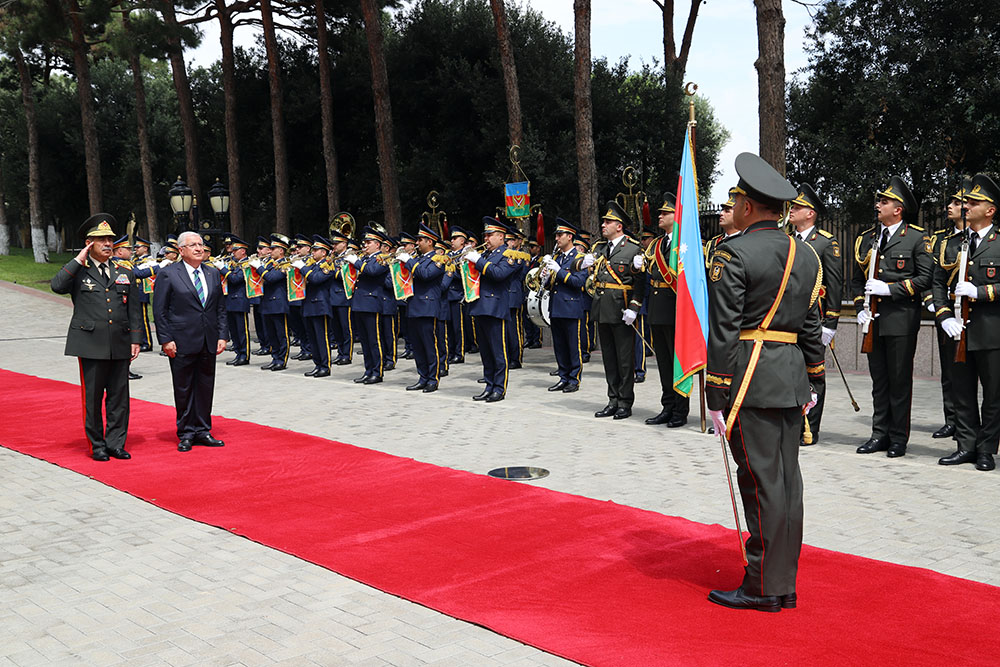 Milli Savunma Bakanı Güler, Azerbaycanlı mevkidaşı Hasanov ile bölgesel güvenlik ve işbirliğini görüştü - Resim : 1